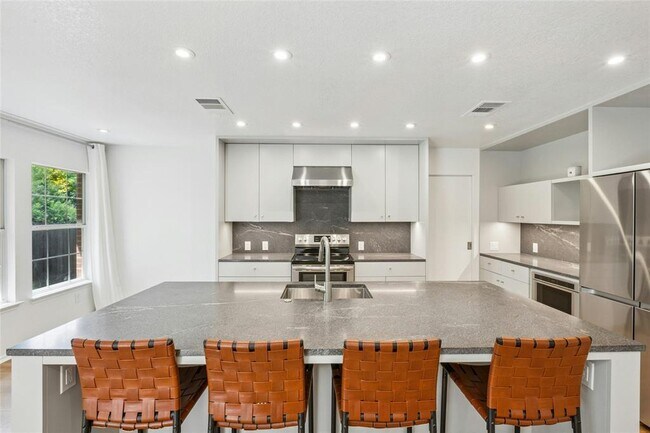 Building Photo - 11208 Midbury Ct