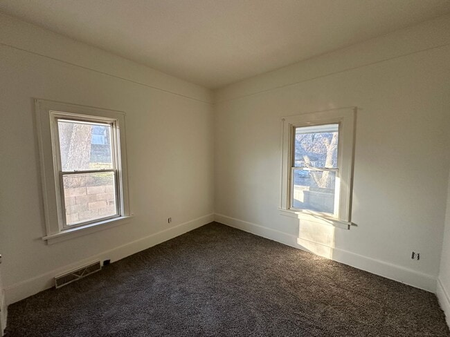 Building Photo - $1100 - 2 Bed 1 Bath Home in Sioux City