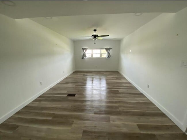 Building Photo - 92 NE 15th Terrace
