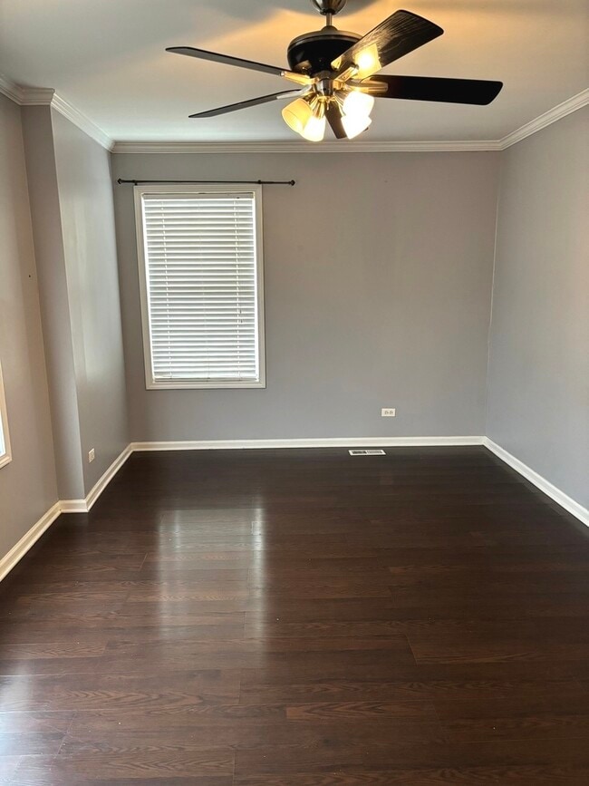 Building Photo - 549 Springbrook Trail N