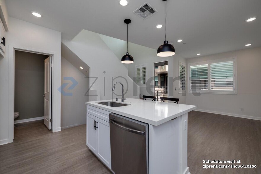 Building Photo - 11048 Luminate Dr