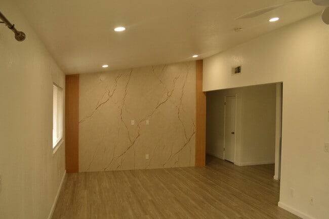 Building Photo - 1074 Plumwood Ct