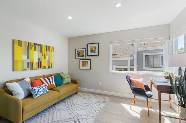 Building Photo - Spacious Alameda Brittany Bay Landing Town...