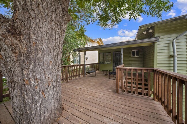 Building Photo - Beautiful historic home only minutes from downtown