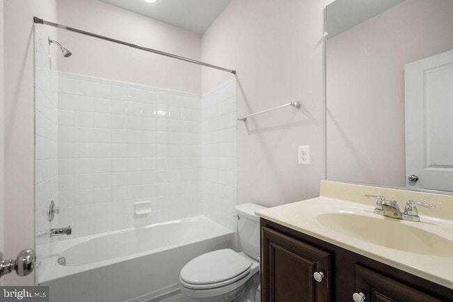 Building Photo - 12854 Cloverleaf Center Drive