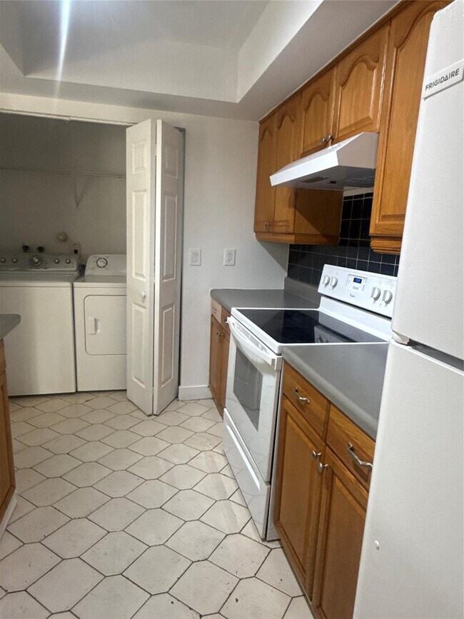 Building Photo - 7427 SW 13th St