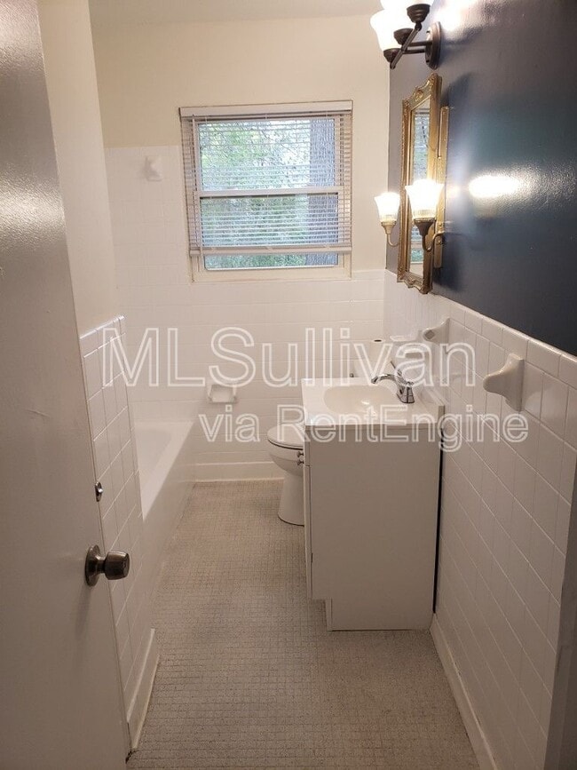 Building Photo - 2421 Dearborn Dr