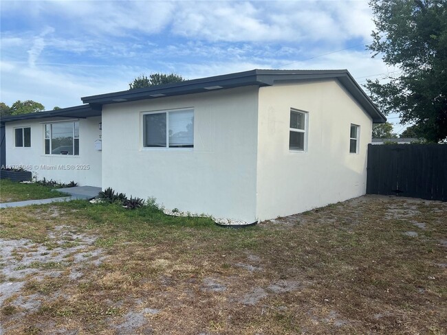 Building Photo - 770 NW 179th St