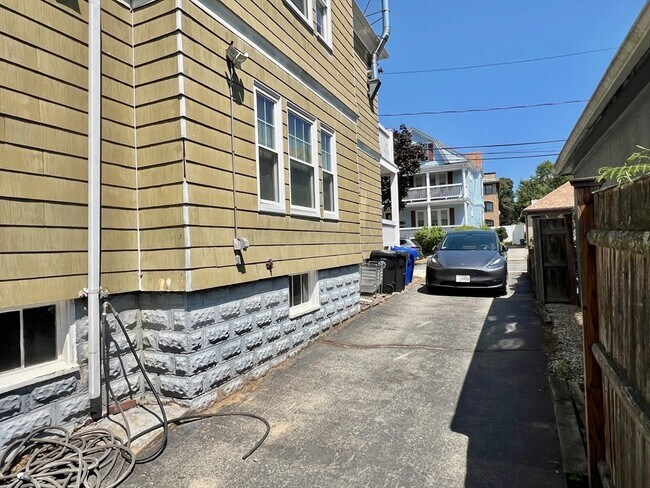Building Photo - 62 Freeman St