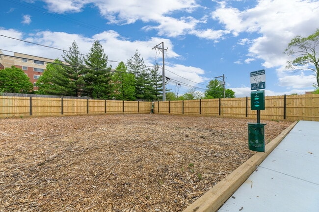 Building Photo - 2146 N Nashville Ave