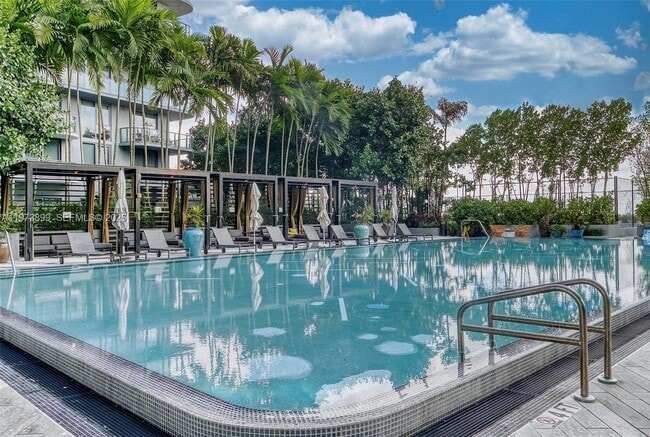 Building Photo - 121 NE 34th St