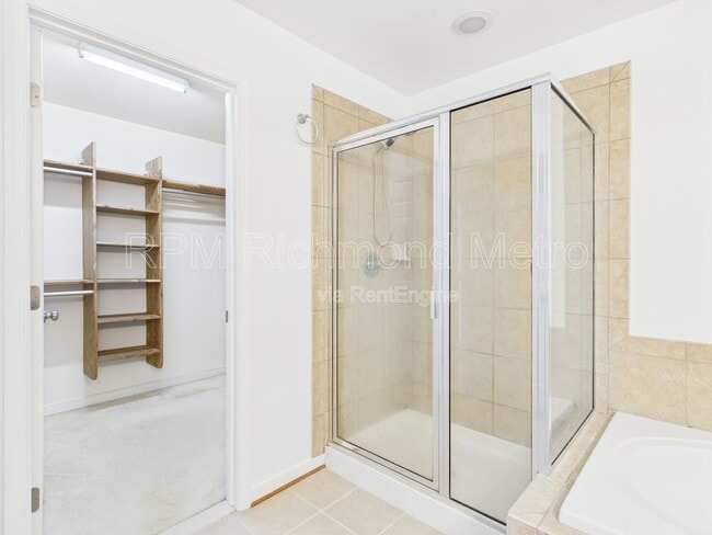 Building Photo - 656 Abbey Village Cir