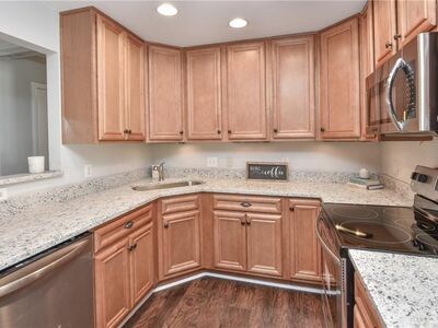 Building Photo - 4404 Greendell Rd