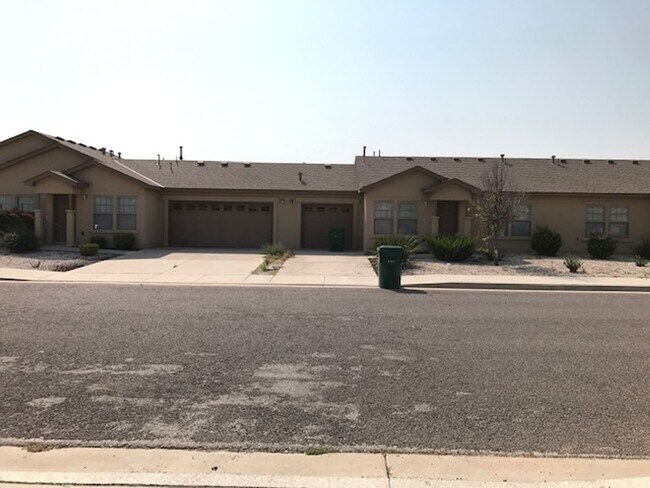 Building Photo - 2311 N Juniper Ln