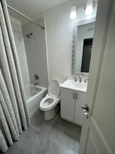 Building Photo - 6500 Mauana Way