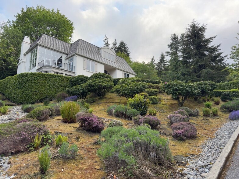 Building Photo - 17203 SE 42nd Pl