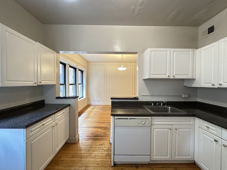 Building Photo - 1312 Oak Ave