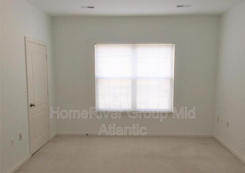 Building Photo - 545 Ensemble Ct
