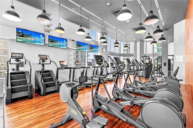 Building Photo - 1300 Brickell Bay Dr