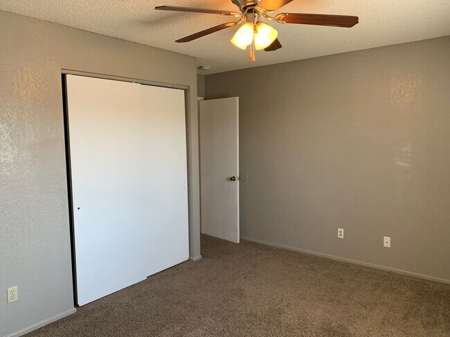 Building Photo - 4 BEDROOM POOL HOME!