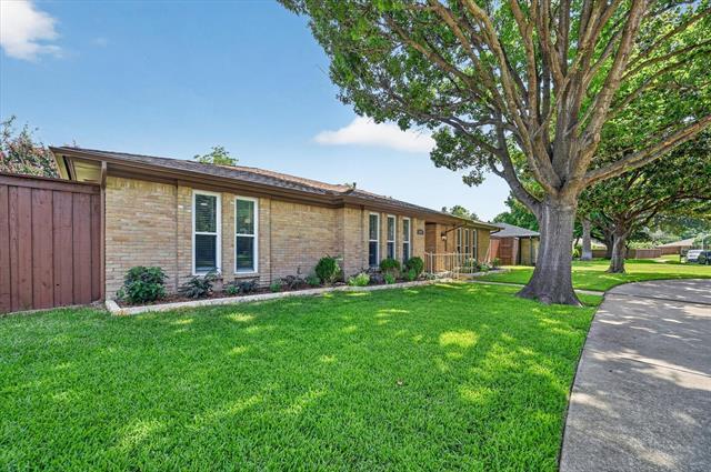 Building Photo - 2816 Pinehurst Dr