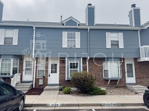 Building Photo - Gold Hill Townhome