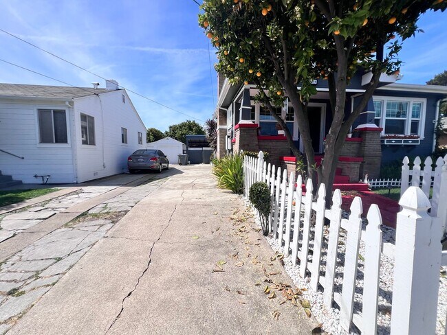 Building Photo - $500 MOVE IN SPECIAL!!! Fully Updated Home in San Leandro Available for Rent!!