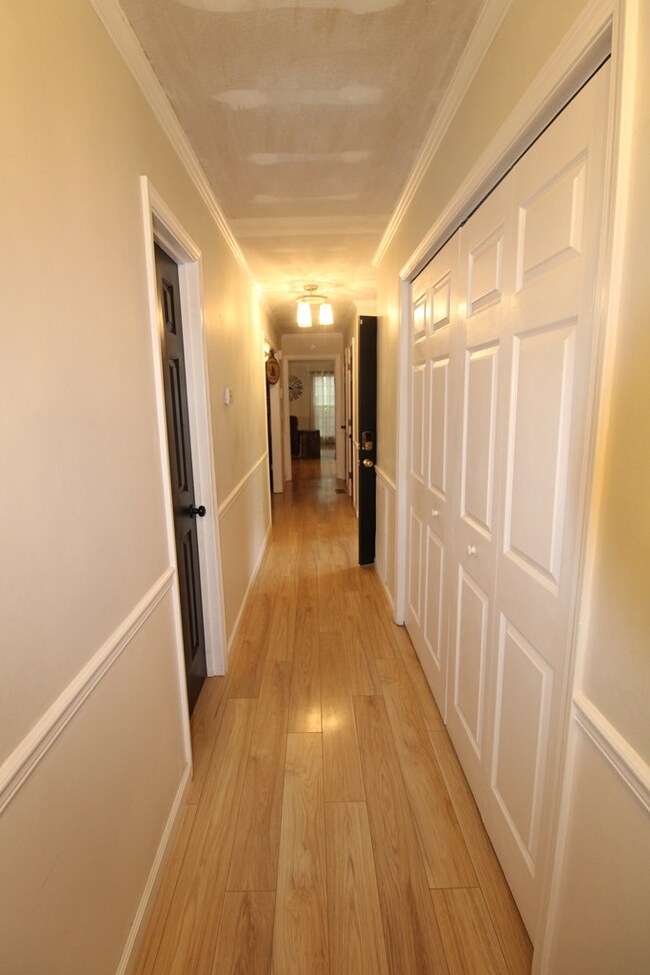 Building Photo - 2107 Tanglewood Rd