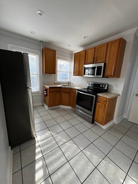 Kitchen - 32 Center St