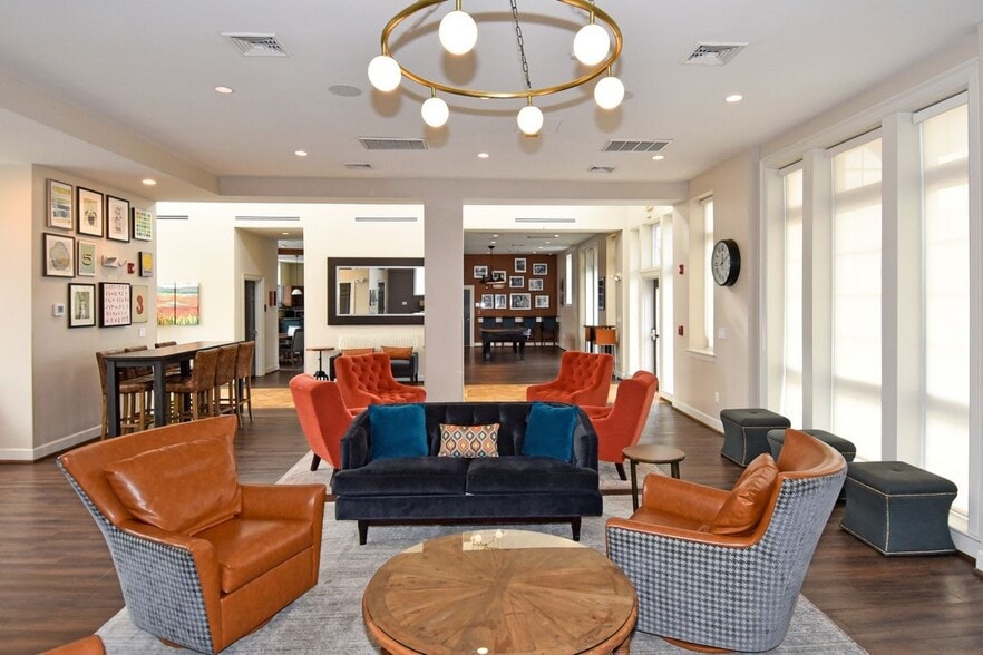 Building Photo - 4179 S Four Mile Run Dr