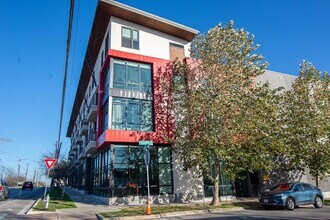 Building Photo - 2213 Poquito St