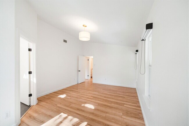 Building Photo - 4707 Alta Loma Dr