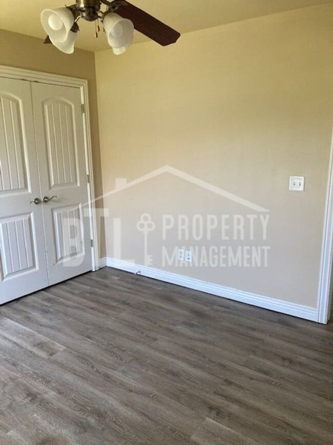 Building Photo - Beautiful Duplex in Forsyth, MO