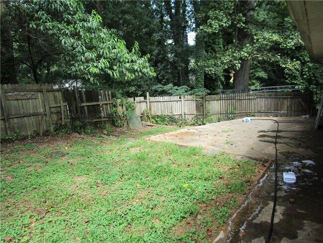 Building Photo - 1147 Enota Cir NE