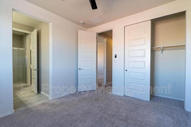 Building Photo - 827 Mesa Roja Trail NE