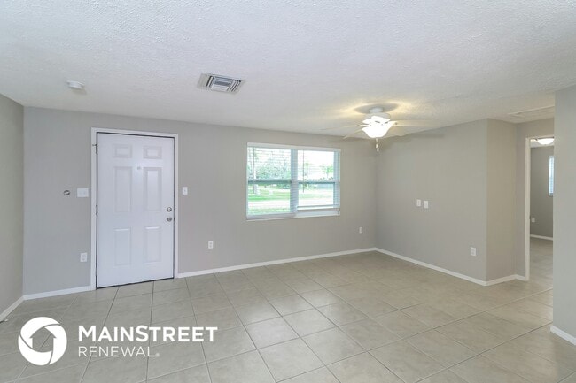 Building Photo - 4215 Tarpon Rd