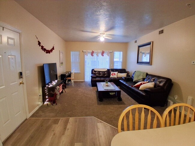 Building Photo - 504 N Seven Peaks Blvd