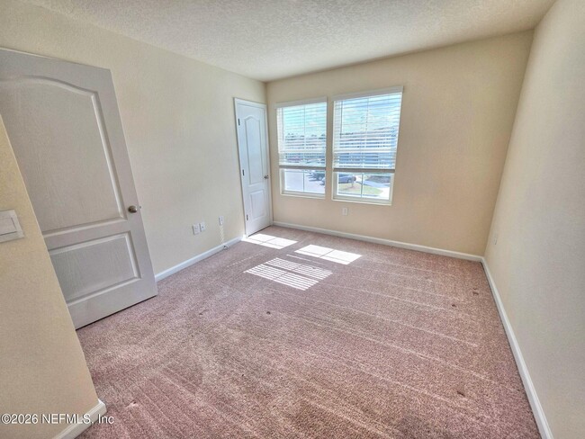 Building Photo - 3972 Vlg Vw Ln