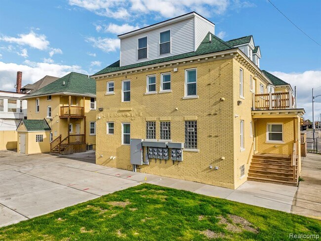 Building Photo - 799 E Grand Blvd