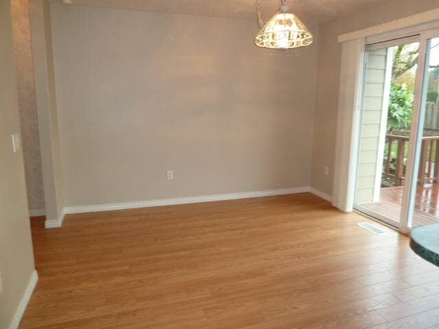 Building Photo - 4bd/2.5ba huge 2436sqft, 2-car garage, ful...