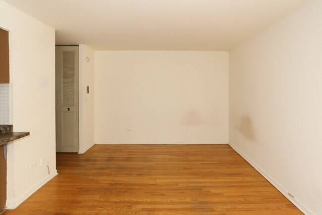 Building Photo - 3162 N Cambridge Ave