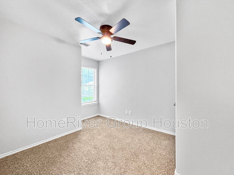Building Photo - 4311 Amaryllis Ave