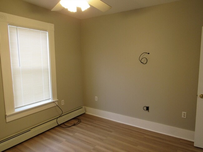 Building Photo - 15 Robillard St