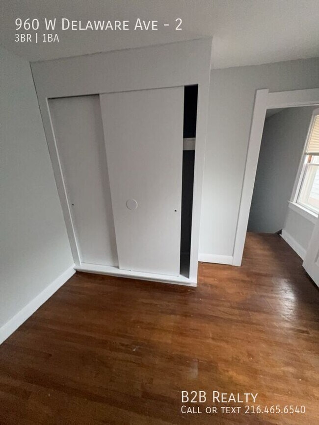 Building Photo - 960 W Delaware Ave