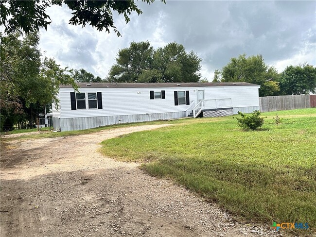 Building Photo - 208 Picasso Dr