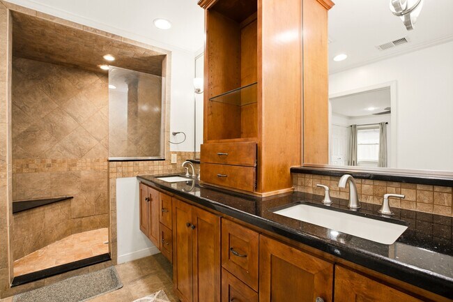 Building Photo - 5238 Kinglet St