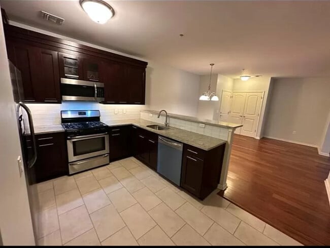 Building Photo - 104 E Elizabeth Ave