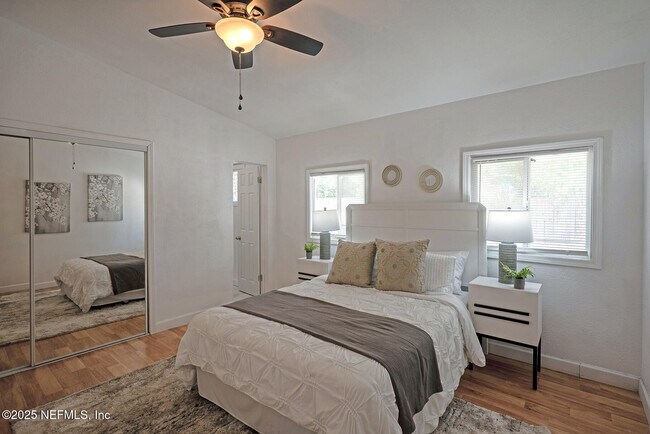 Building Photo - 2565 Burlingame Dr W