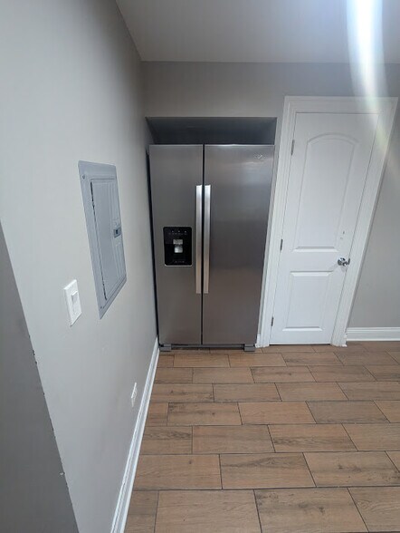 Building Photo - 4129 N Cicero Ave