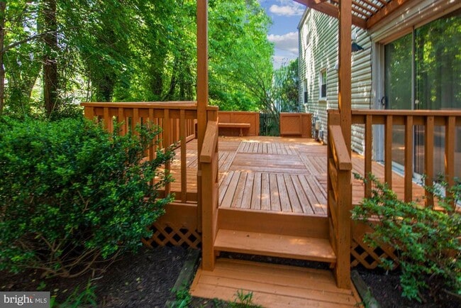 Building Photo - 9404 Mirror Pond Dr